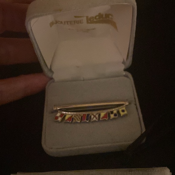 Nautical  flags spell:  I  LOVE YOU pin - Picture 3 of 3